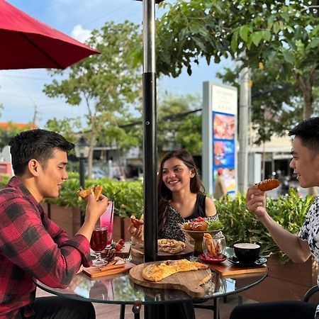 Bess Mansion Hotel Surabaya Wonotjolo Dış mekan fotoğraf