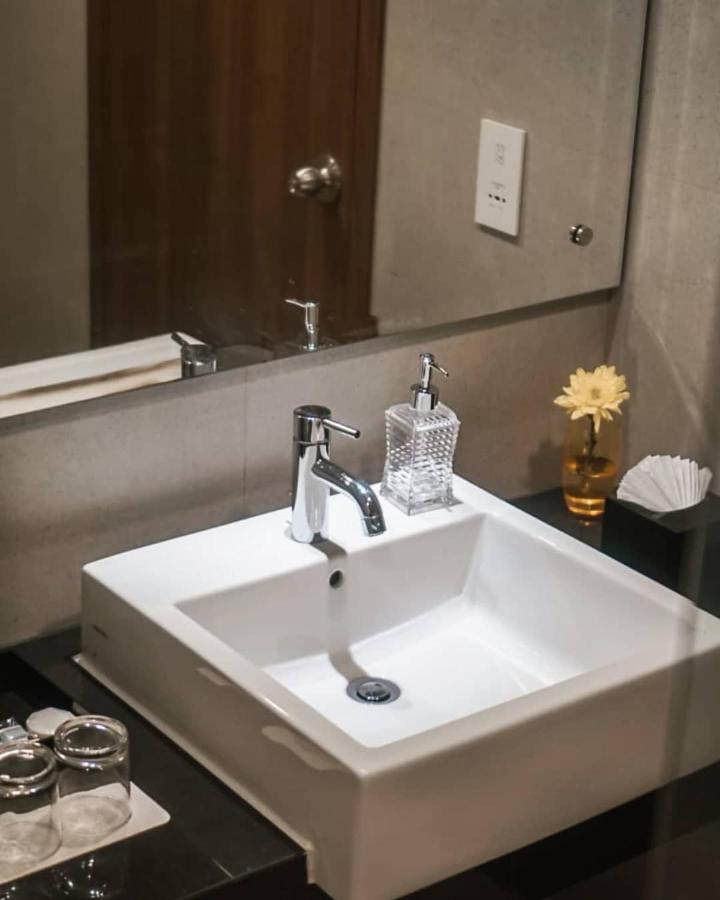 Bess Mansion Hotel Surabaya Wonotjolo Dış mekan fotoğraf