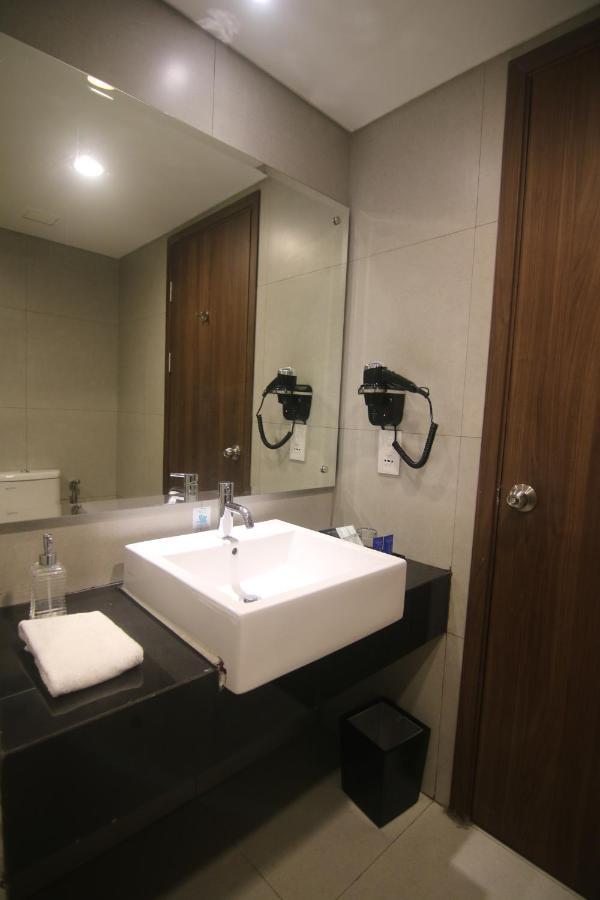 Bess Mansion Hotel Surabaya Wonotjolo Dış mekan fotoğraf