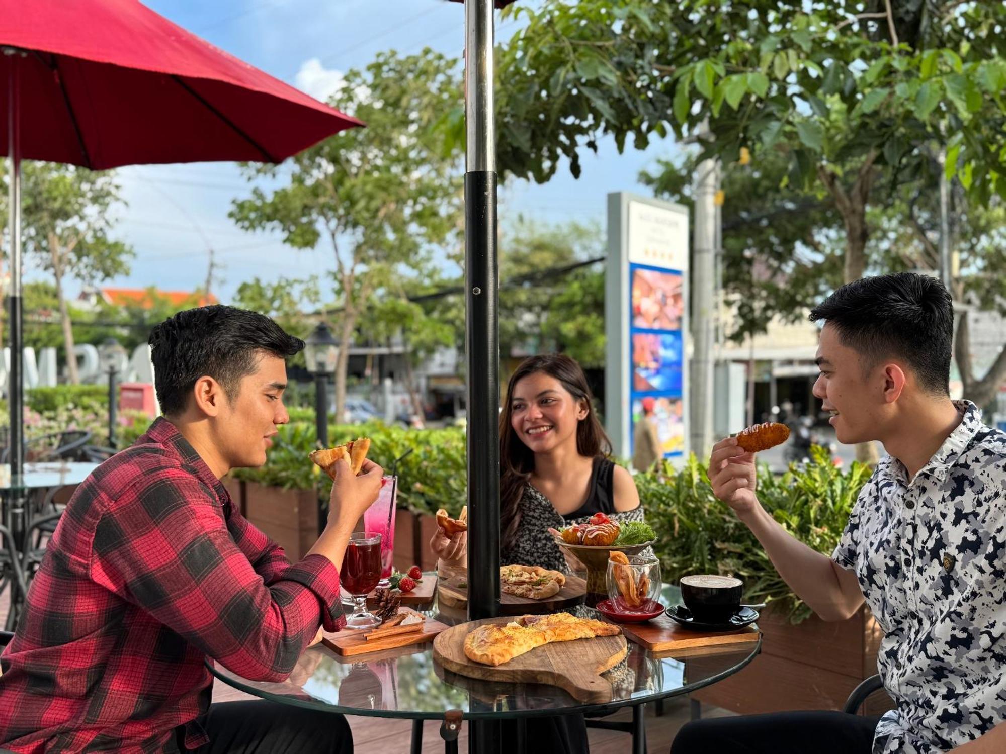 Bess Mansion Hotel Surabaya Wonotjolo Dış mekan fotoğraf